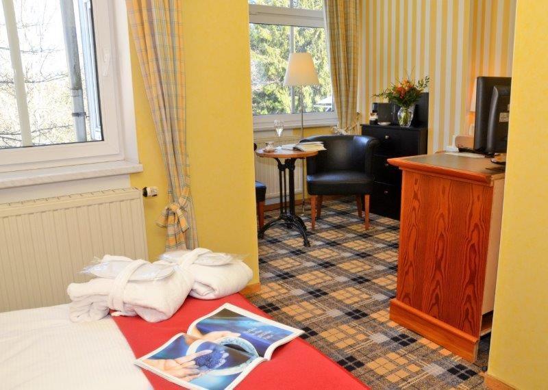 נויהאוס אם רנווג Hotel Schieferhof - Glaslust מראה חיצוני תמונה