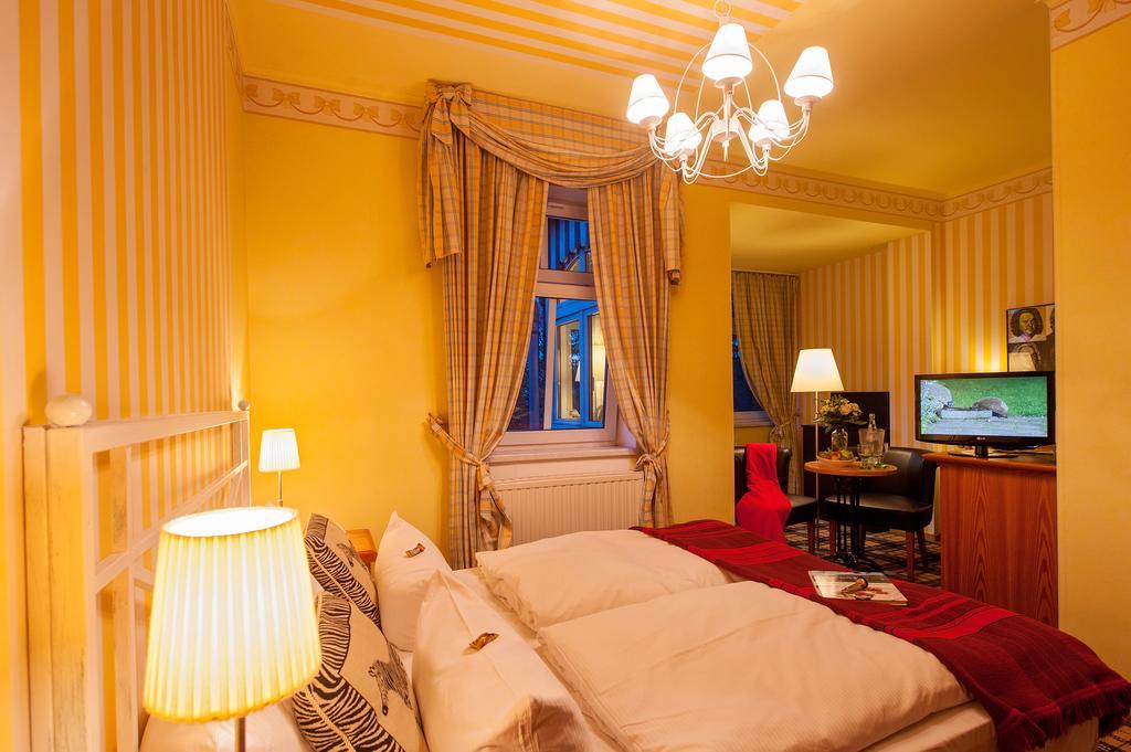 נויהאוס אם רנווג Hotel Schieferhof - Glaslust מראה חיצוני תמונה