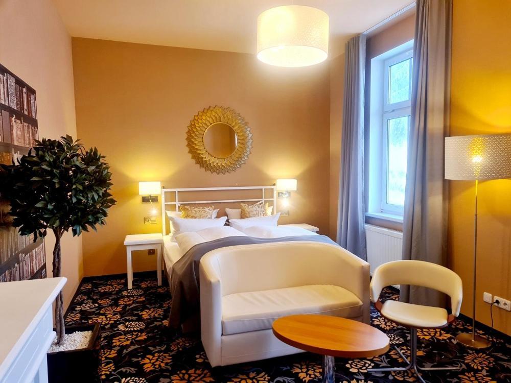 נויהאוס אם רנווג Hotel Schieferhof - Glaslust מראה חיצוני תמונה