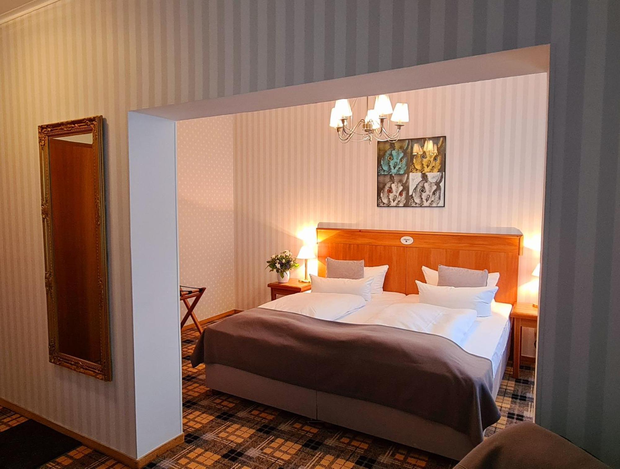 נויהאוס אם רנווג Hotel Schieferhof - Glaslust מראה חיצוני תמונה