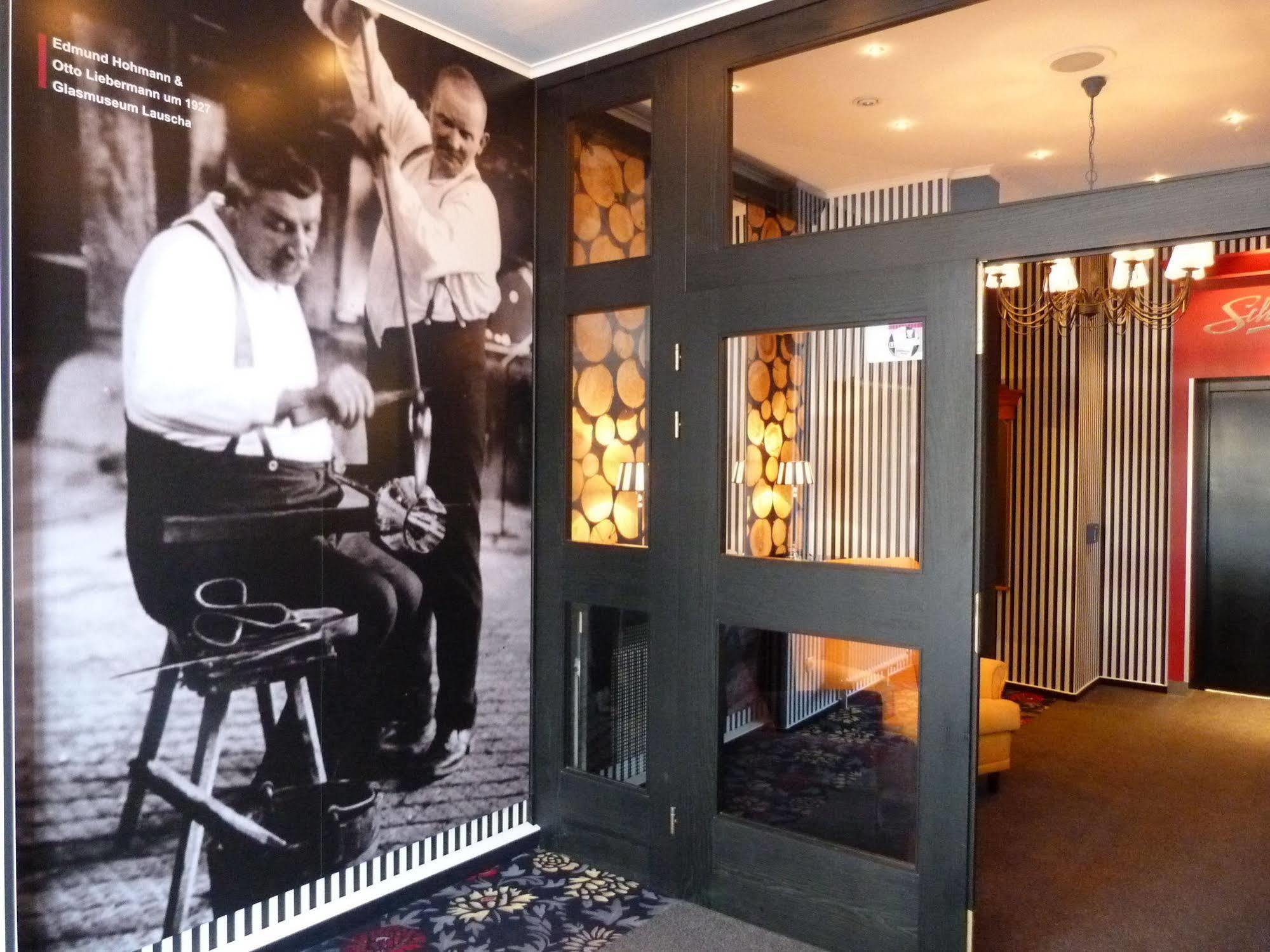 נויהאוס אם רנווג Hotel Schieferhof - Glaslust מראה חיצוני תמונה