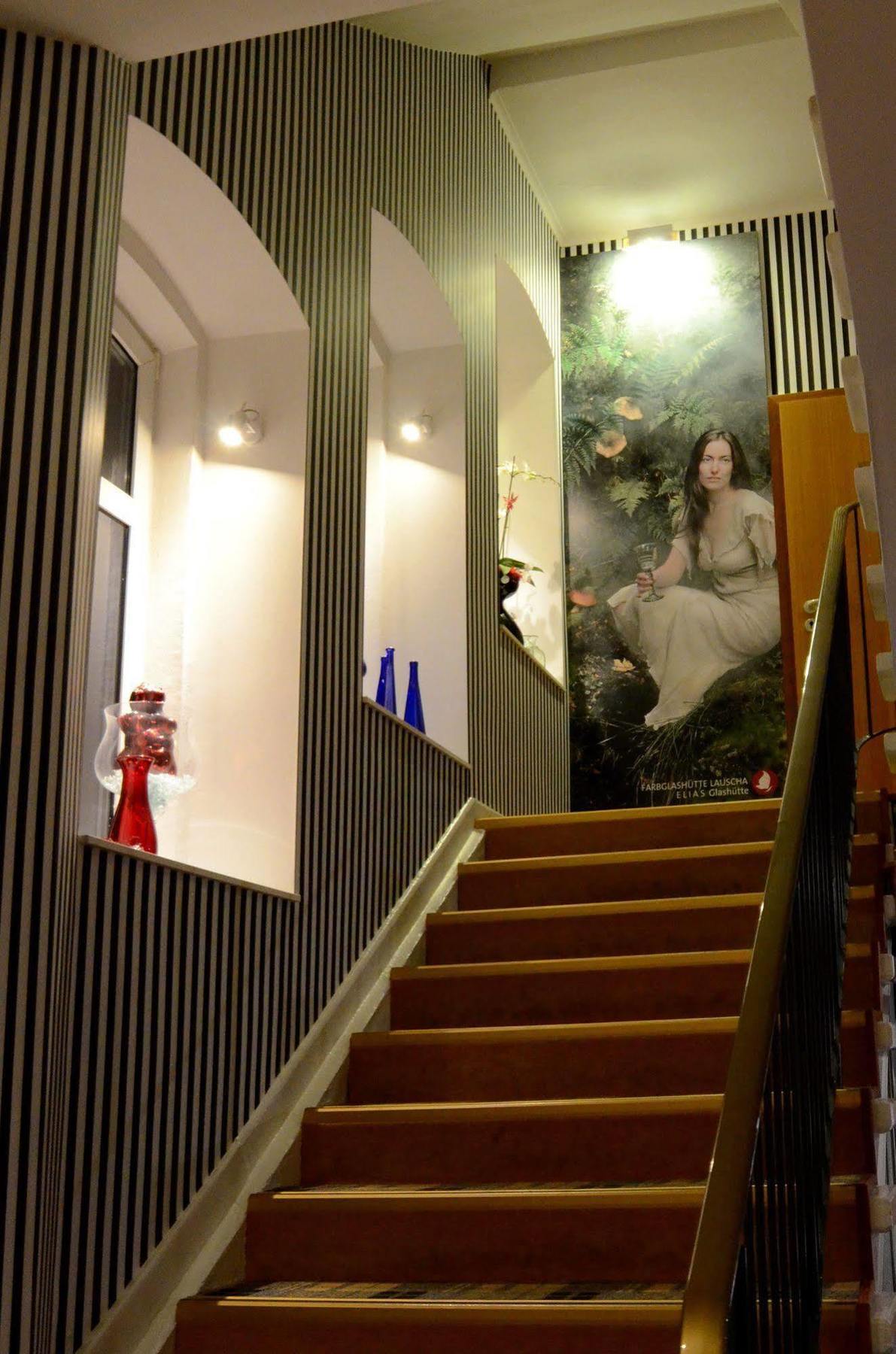 נויהאוס אם רנווג Hotel Schieferhof - Glaslust מראה חיצוני תמונה