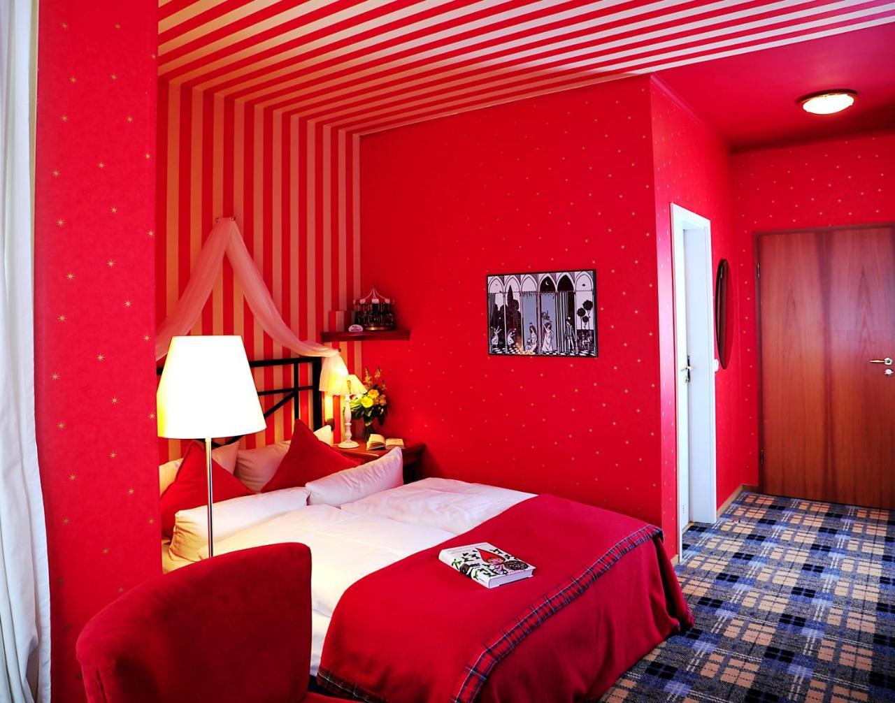 נויהאוס אם רנווג Hotel Schieferhof - Glaslust מראה חיצוני תמונה